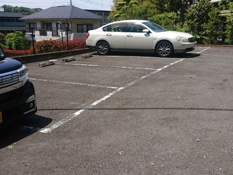 レオパレスエヴァーグリーン白幡Ⅲ 駐車場