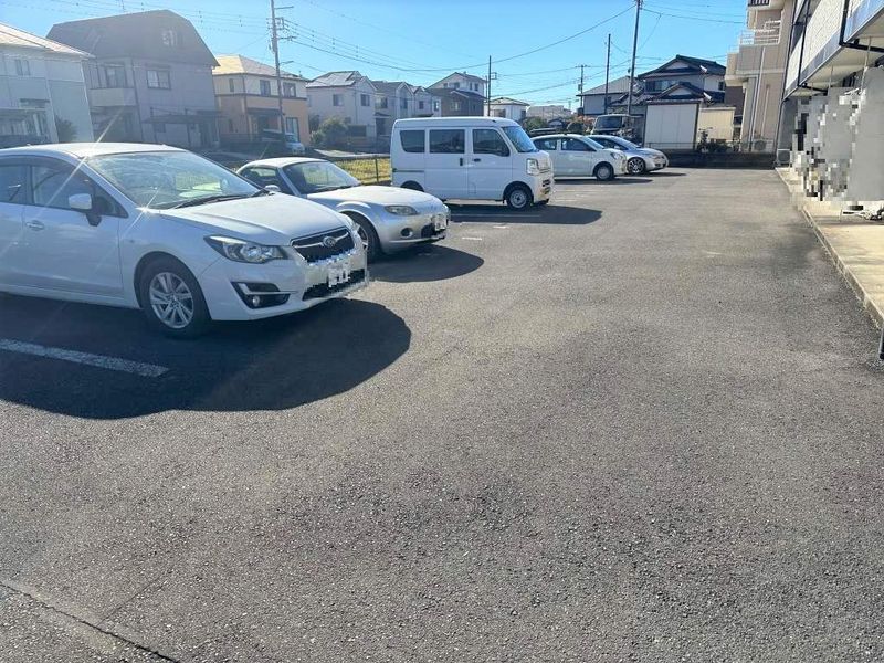 レオパレス新富士 駐車場