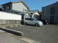 レオパレスラポール 駐車場