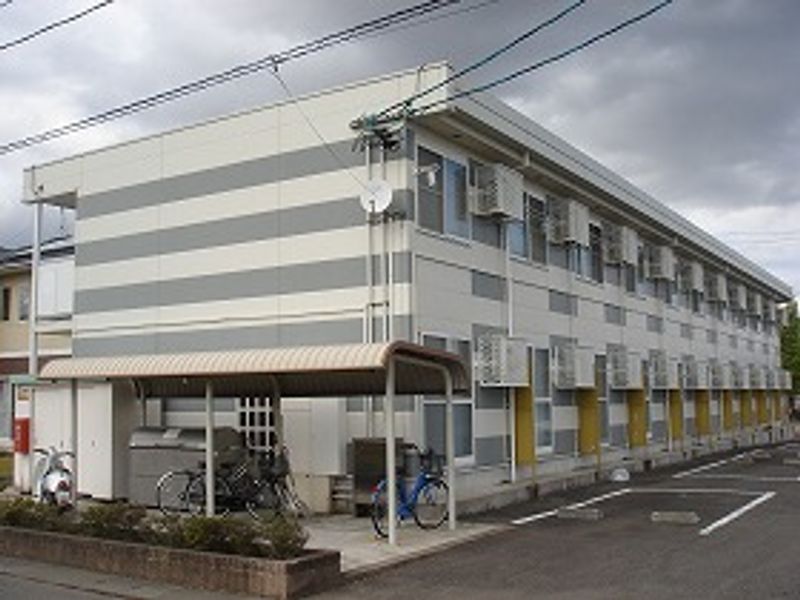 レオパレスはなまき 駐車場