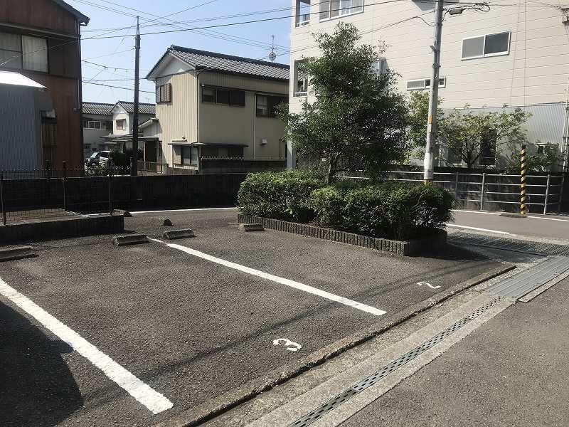 レオパレスパル２００２ 駐車場