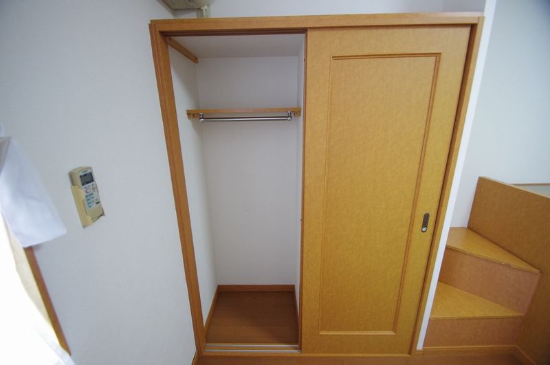 レオパレスプラティニ 収納