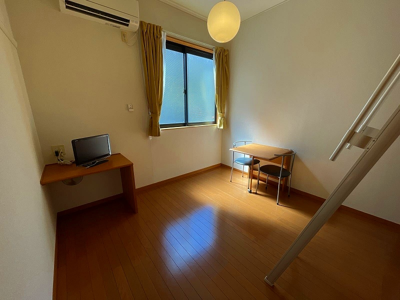 レオパレス若竹 居間