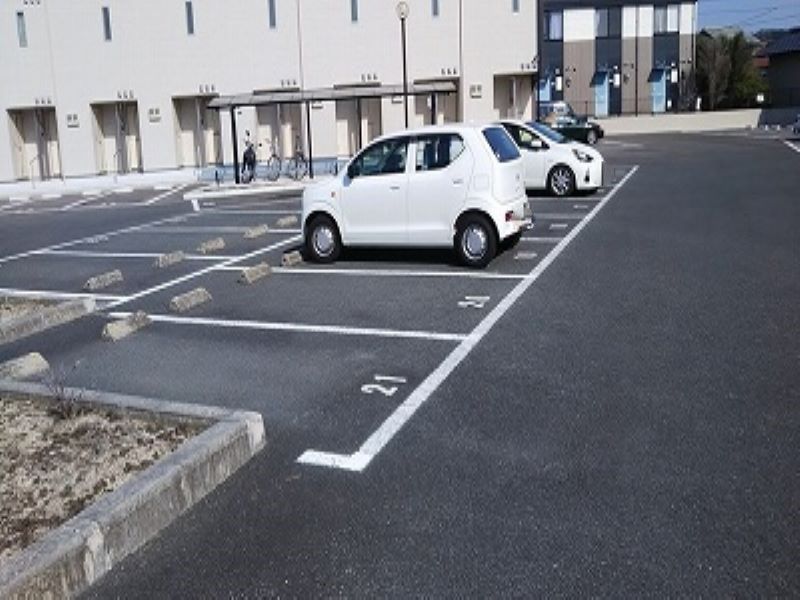 レオパレスグレイス上津Ⅱ 駐車場