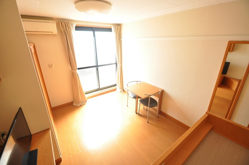 レオパレスホークネスト 居間