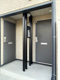 レオパレスステッラ 玄関