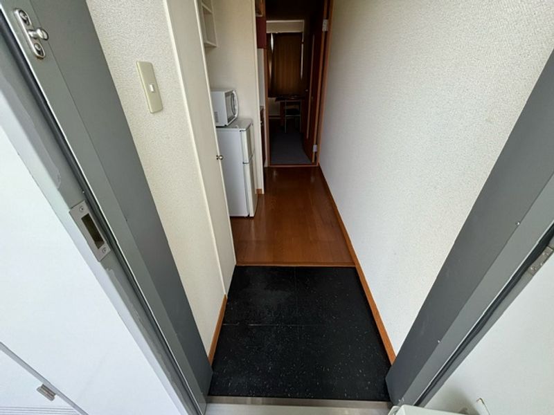 レオパレスビオラ 玄関