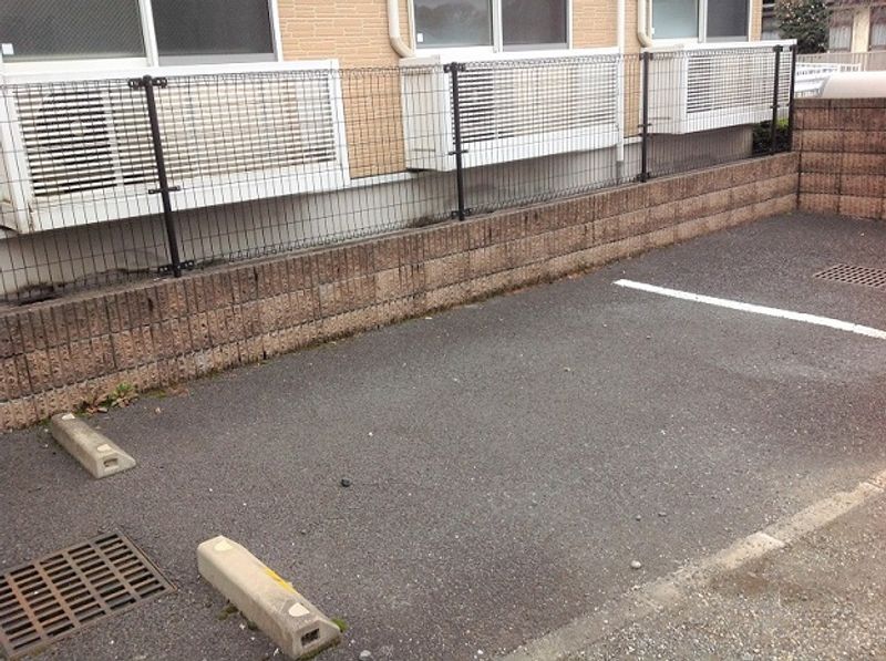 レオパレス弘法 駐車場