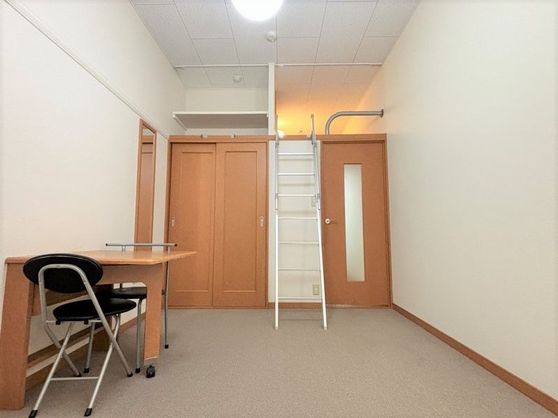 レオパレス東山荘 居間