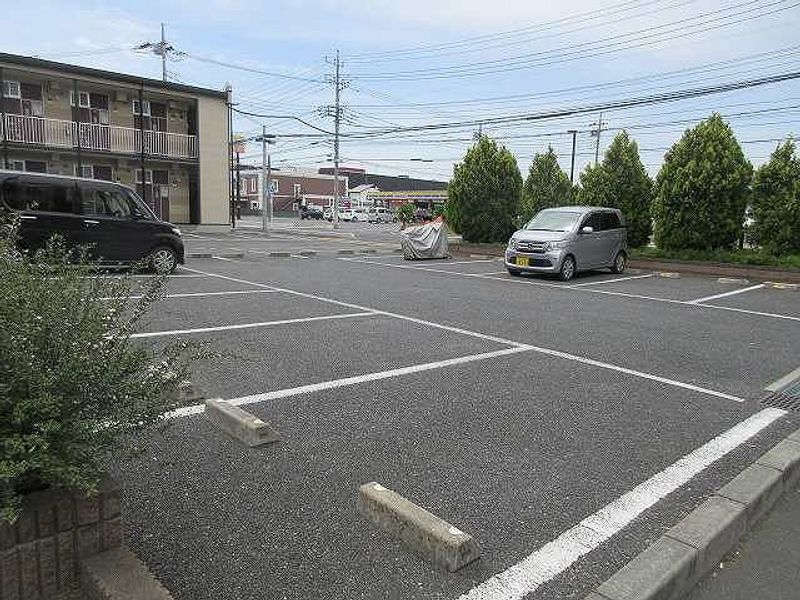 レオパレスエル　ヴェローナ 駐車場