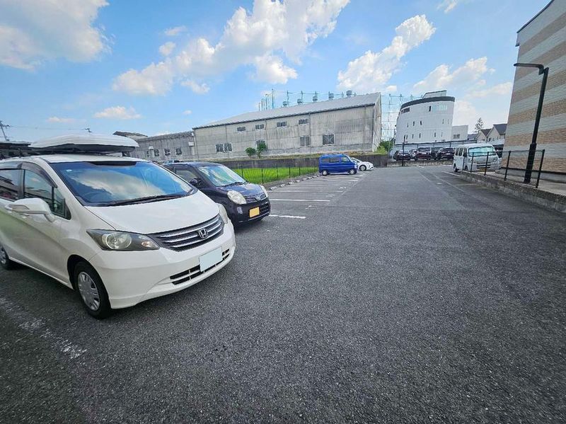 レオパレス八条Ⅲ 駐車場