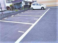 レオパレスリバティⅡ 駐車場