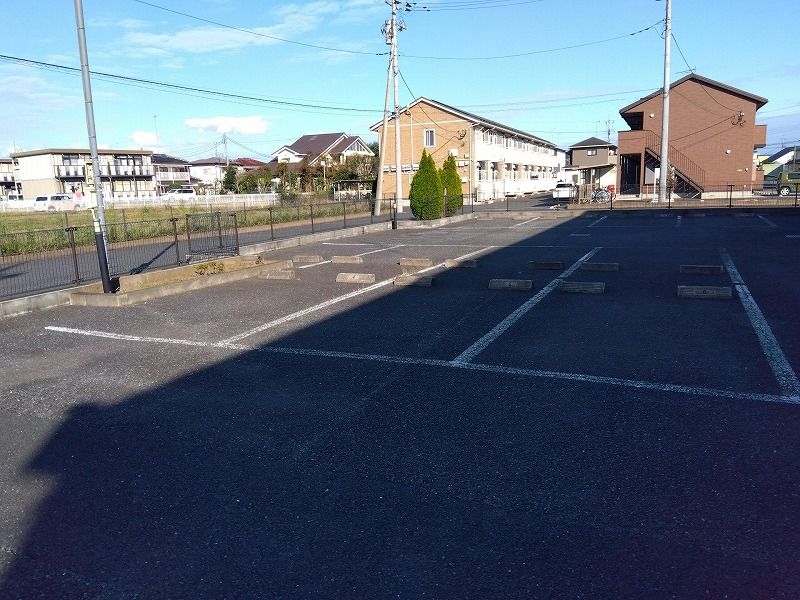 レオパレスコーポシャングリラ 駐車場