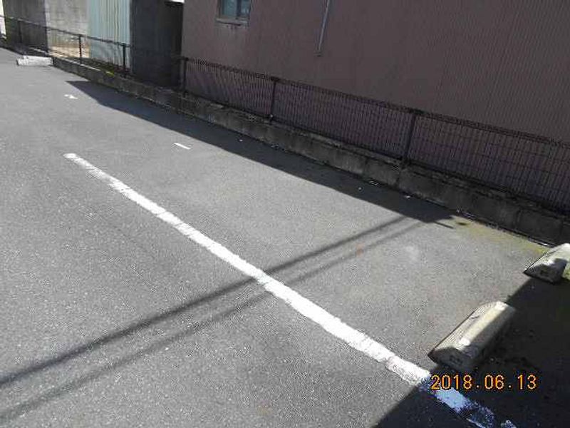 レオパレスあめか 駐車場