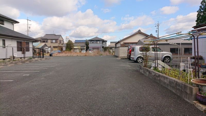 レオパレス瑞光 駐車場
