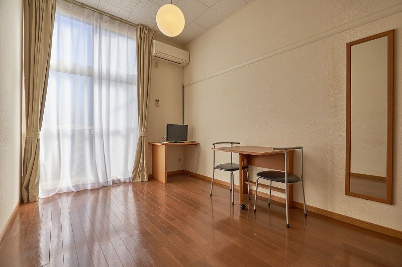 レオパレスグリーンヒル３５ 居間