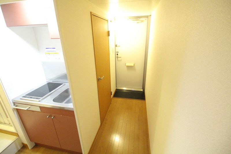 レオパレス生野 玄関