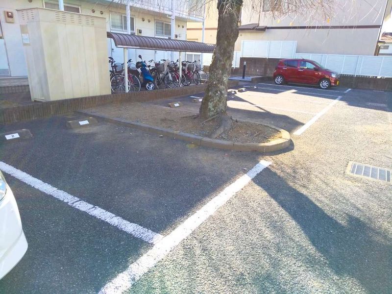 レオパレスチェリーブロッサム 駐車場