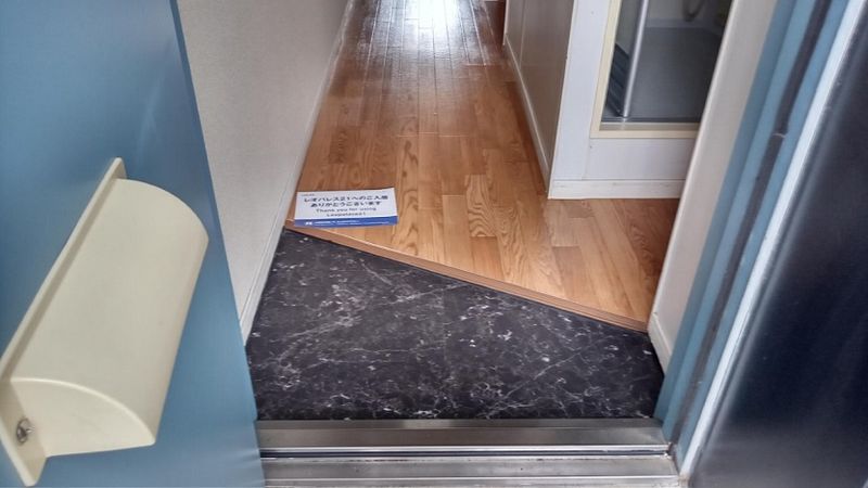 レオパレスサトウ 玄関