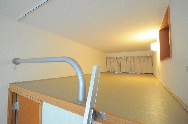 レオパレスシェソワ中通 収納
