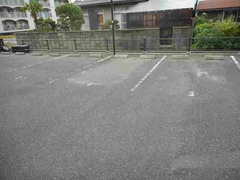 レオパレスＴＭＳ 駐車場