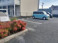 レオパレスコモディタ 駐車場