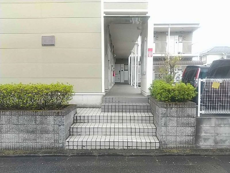 レオパレス慶弐番館 エントランス
