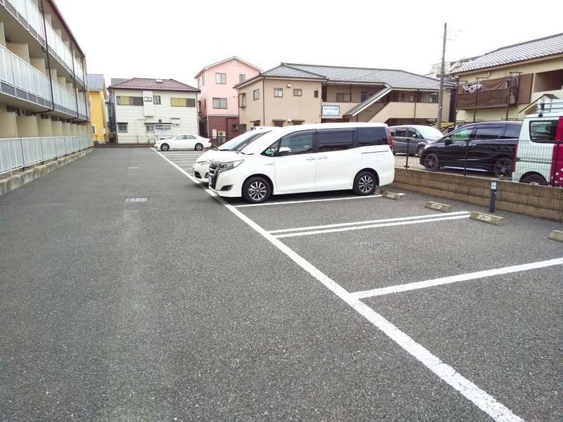 レオパレスＹＵＴＡＫＡ 駐車場