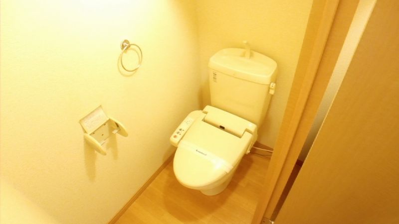 レオパレスシャン　フルール トイレ