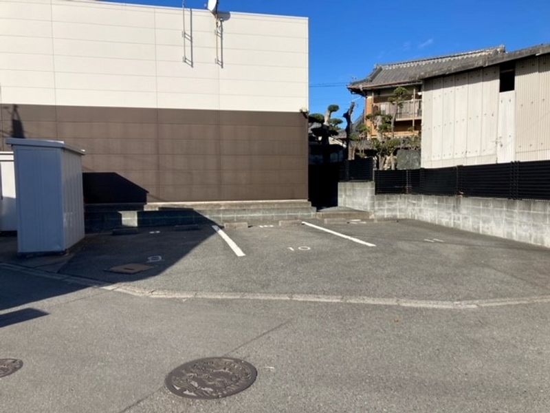 レオパレスグランデューヨシダ 駐車場