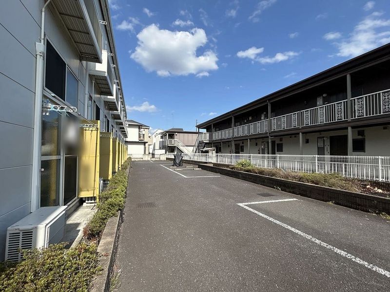 レオパレスエムロード 駐車場