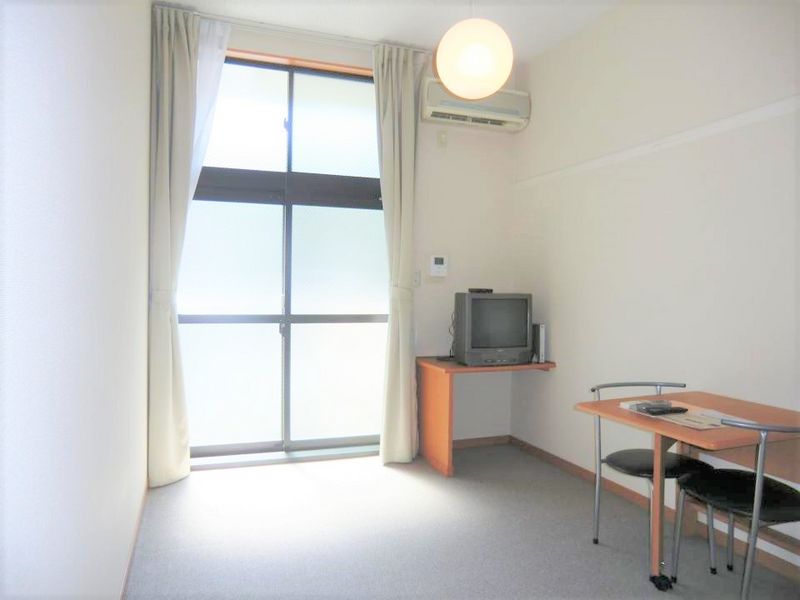 レオパレスヴィブレ 居間