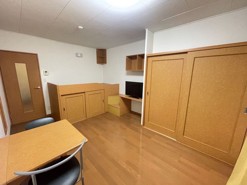 レオパレスコンフォード　ツバキ 居間