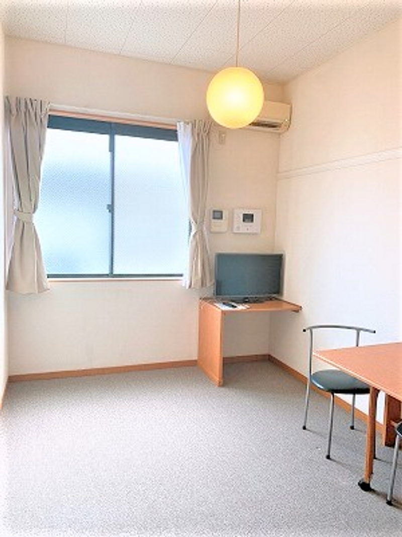 レオパレスオアシス山手 居間