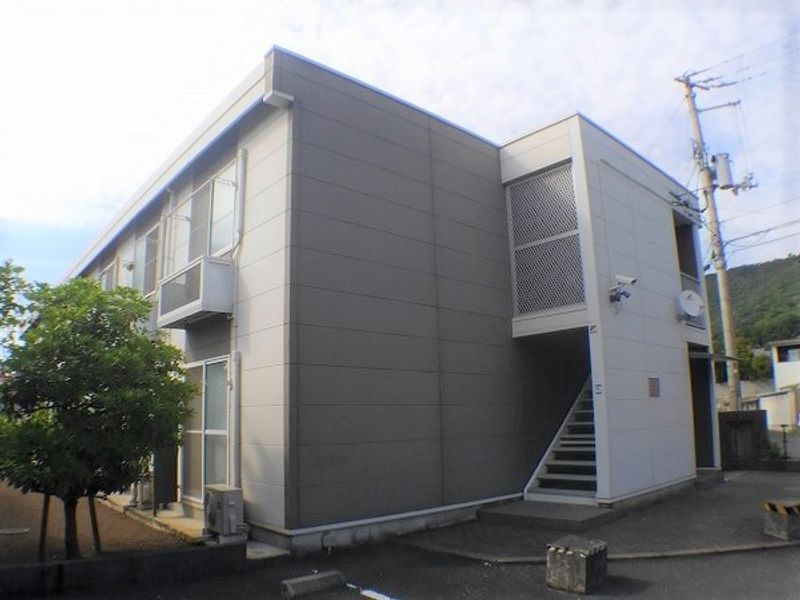 レオパレスコンフォール屋島 外観