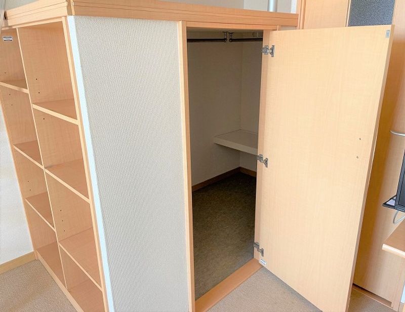 レオパレスエスト逆井 収納