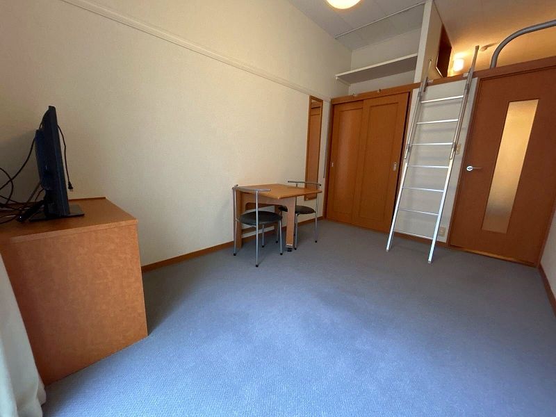 レオパレスボヌール 居間