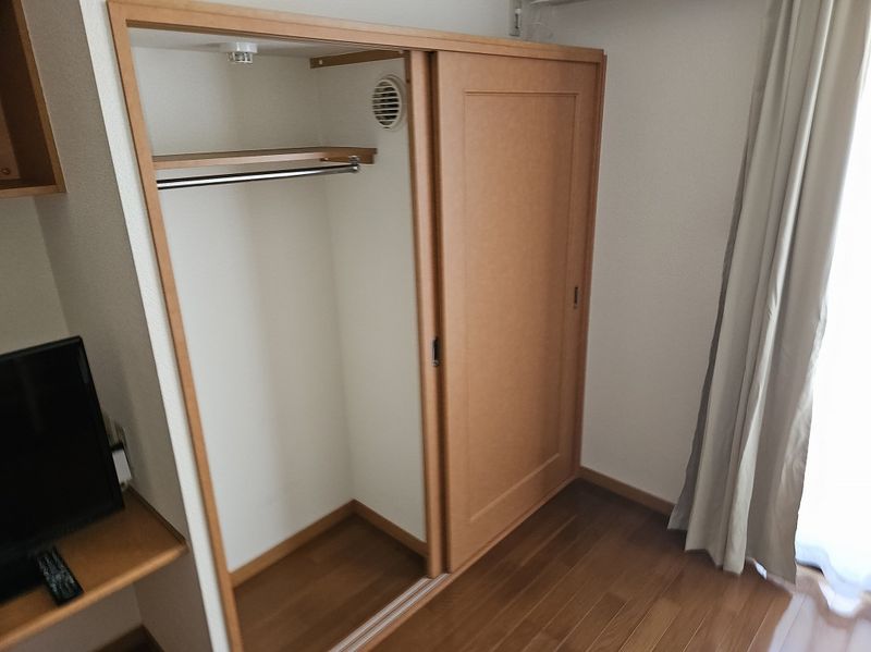 レオパレス南の風　Ⅱ 収納