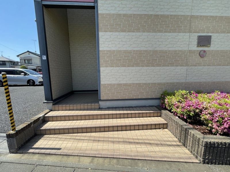 レオパレスディアタウンＣ エントランス