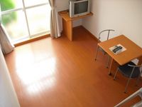 レオパレス藤 居間
