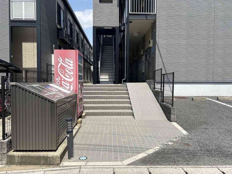 レオパレスイーストⅡ エントランス