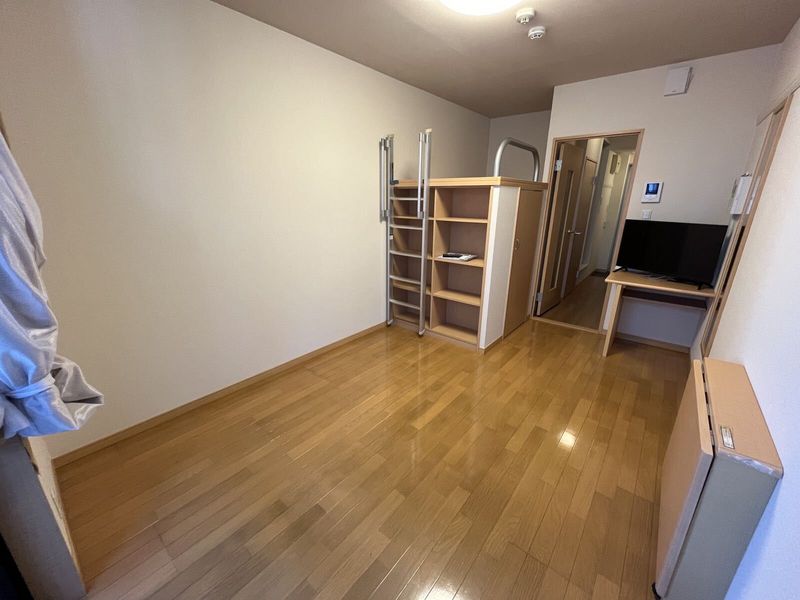 レオパレス松山保免 居間