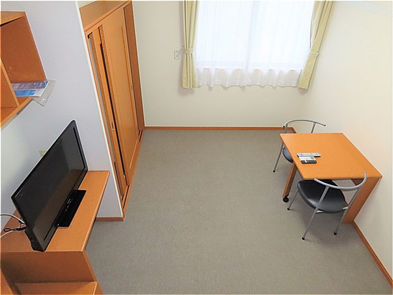 レオパレスリーザ三輪 居間
