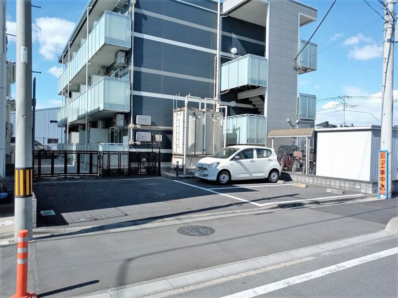 レオネクストカサミラ 駐車場