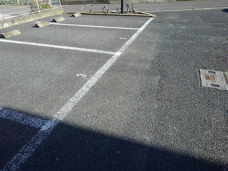 レオパレスプリマベーラ 駐車場