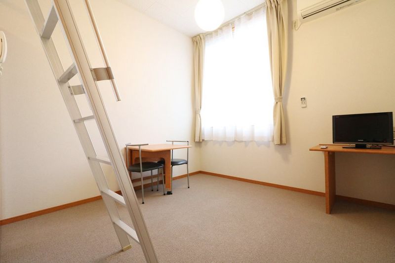 レオパレスＵＴＯＧＡＲＩＡ 居間