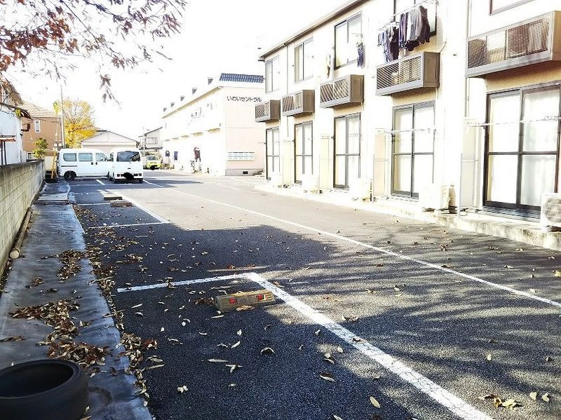 レオパレスいわいセントラルⅡ 駐車場
