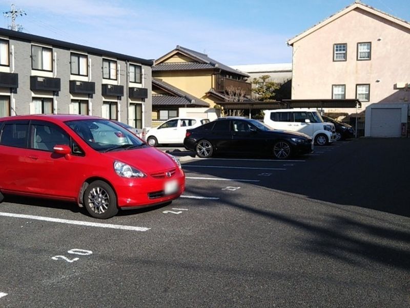 レオパレスソナタ 駐車場