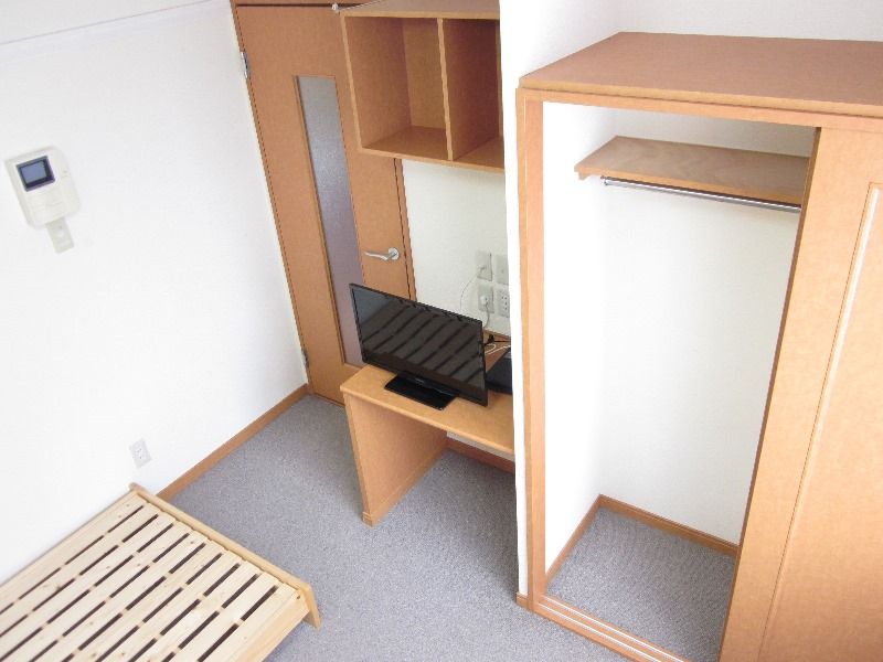レオパレス有 居間