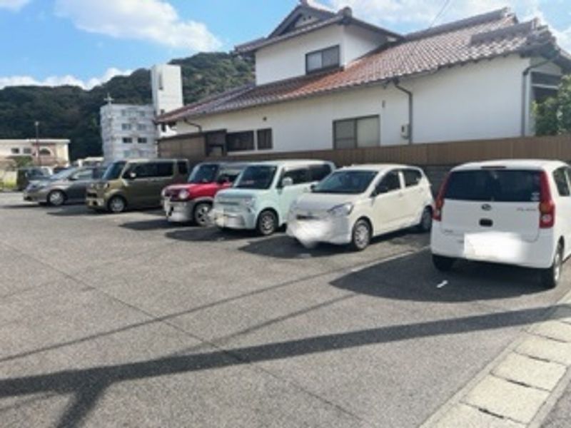 レオパレス港 駐車場